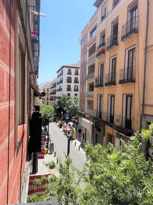 Exclusivo Y Acogedor Con Balcon En Chueca, Con Aire Acondicionado